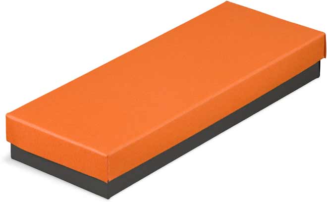 Cajita de cartón con base negro y tapa suelta color naranja, para acoger llavero.