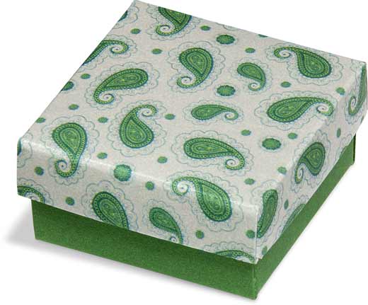 Cajita de cartón verde, con tapa suelta impresa con diseño cachemir.