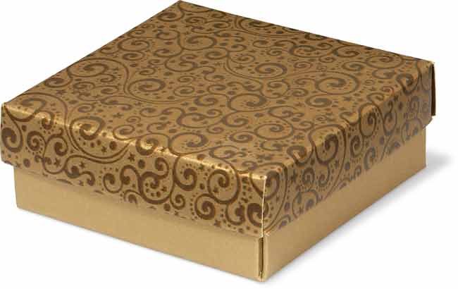 Cajita de cartón dorado con tapa suelta impresa.