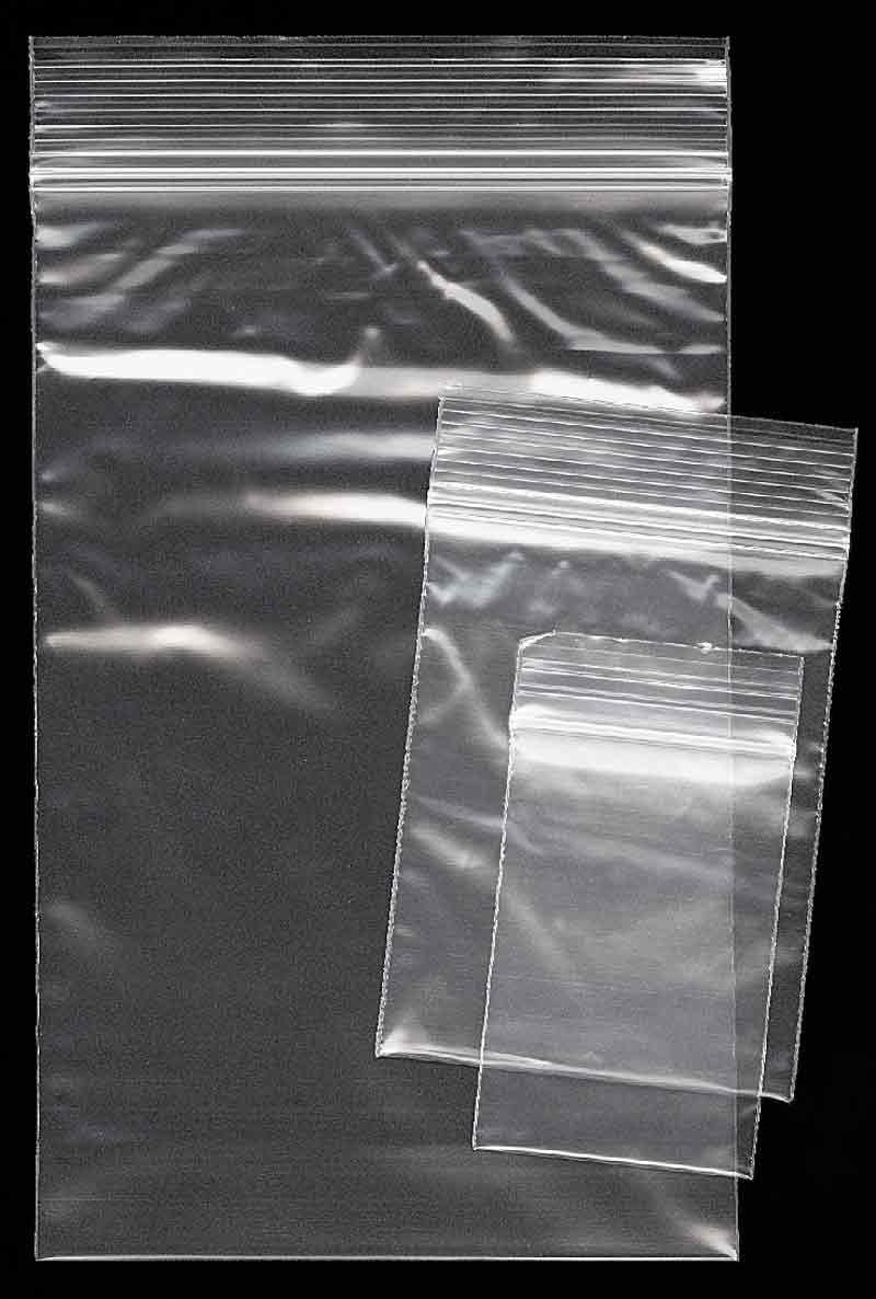 Sobre de plástico transparente con cierre tipo minigrip.